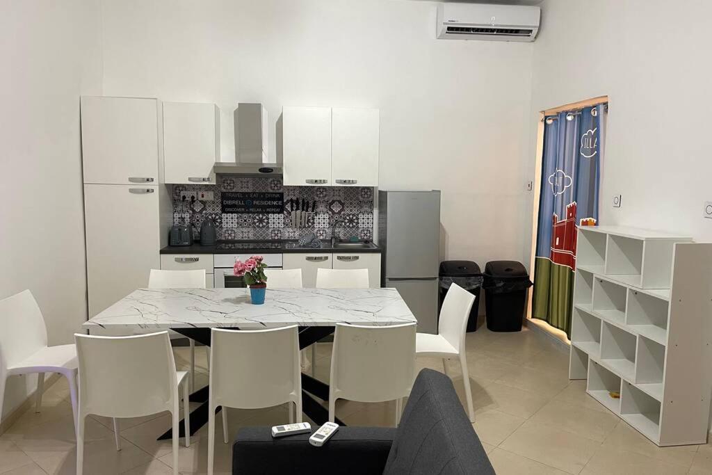 2 Bed Apt In Heart Of St Julians - 5Min From Seafront St. Julian's Exterior foto